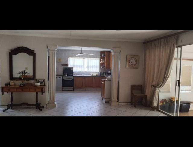 4 BEDROOM HOUSE FOR SALE IN STRUBENSVALLEI
